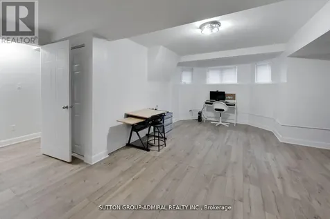 11 Club Court Wasaga Beach ON L9Z 1J8
