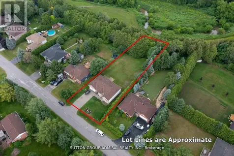 11 Club Court Wasaga Beach ON L9Z 1J8