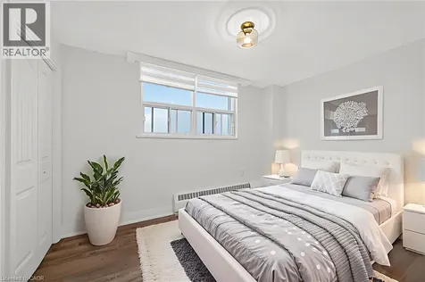 212 Kerr Street Oakville ON L6K 3B1