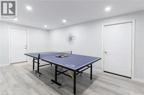 6 Macneil Court Brantford ON N3S 0G3