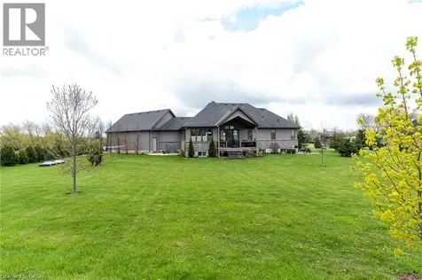 6 Macneil Court Brantford ON N3S 0G3