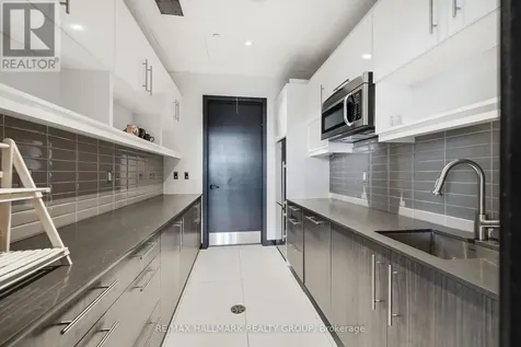 255 Bay Street Ottawa ON K1R 0C5