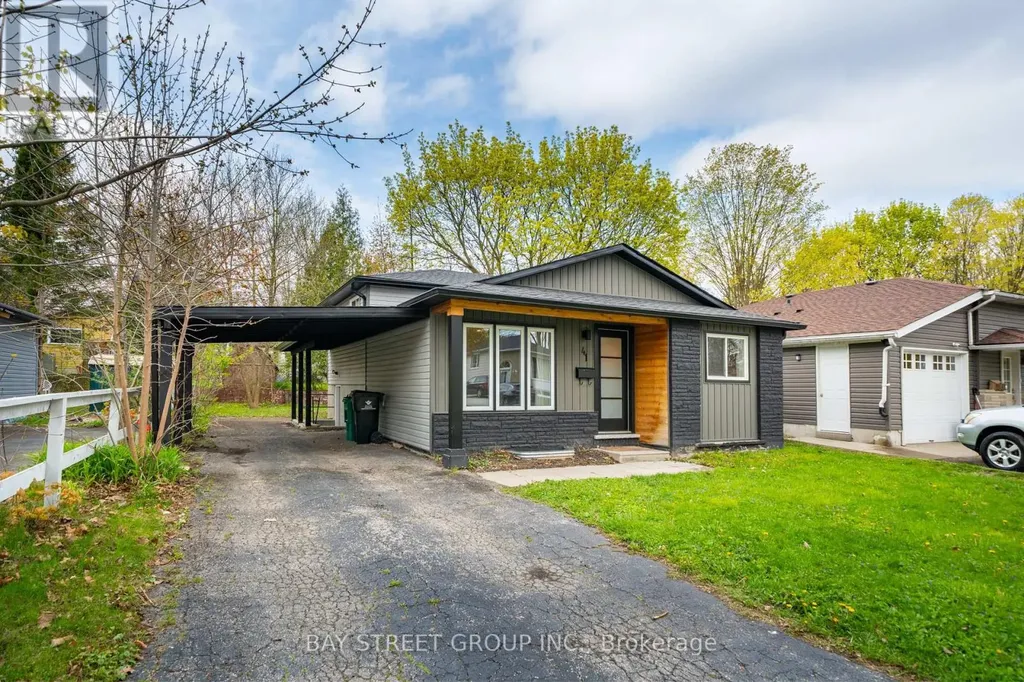 41 Helene Crescent Waterloo ON N2L 5E6