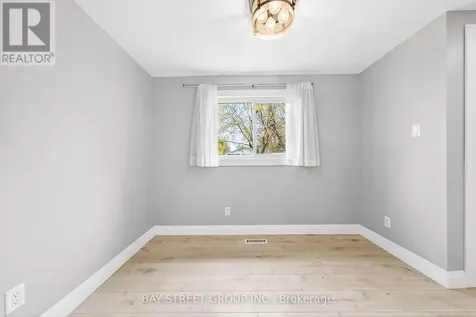 41 Helene Crescent Waterloo ON N2L 5E6