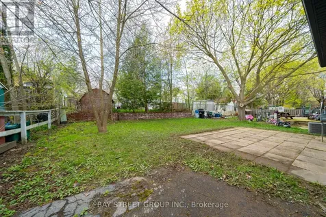 41 Helene Crescent Waterloo ON N2L 5E6