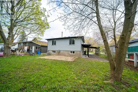 41 Helene Crescent Waterloo ON N2L 5E6