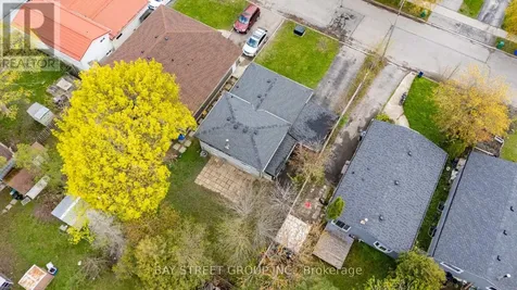 41 Helene Crescent Waterloo ON N2L 5E6