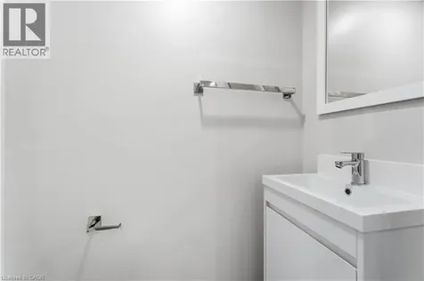 124 Mcelroy Road East Hamilton ON L9A 1Y9