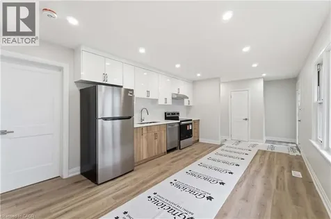 124 Mcelroy Road East Hamilton ON L9A 1Y9