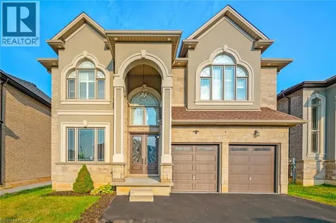 7 Riesling Court Hamilton ON L8G 0B4