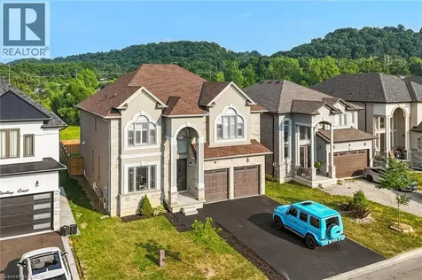7 Riesling Court Hamilton ON L8G 0B4