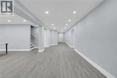 7 Riesling Court Hamilton ON L8G 0B4