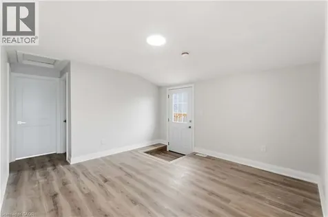 124 Mcelroy Road East Hamilton ON L9A 1Y9