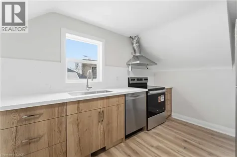 124 Mcelroy Road East Hamilton ON L9A 1Y9