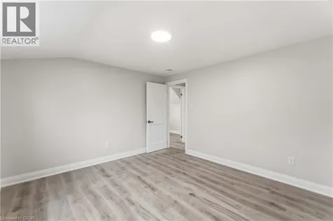124 Mcelroy Road East Hamilton ON L9A 1Y9