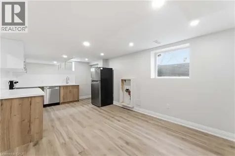 124 Mcelroy Road East Hamilton ON L9A 1Y9