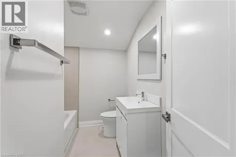 124 Mcelroy Road East Hamilton ON L9A 1Y9