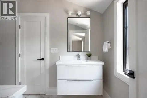 52 Roxborough Drive Toronto ON M4W 1X1