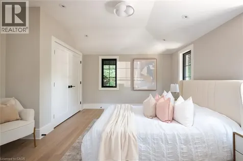 52 Roxborough Drive Toronto ON M4W 1X1