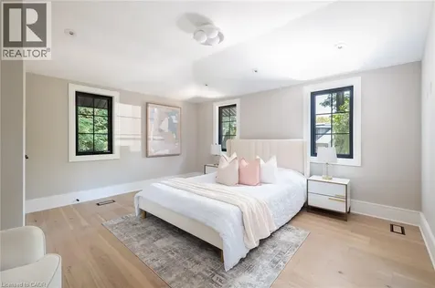 52 Roxborough Drive Toronto ON M4W 1X1