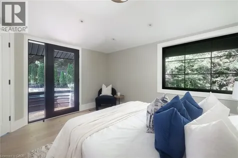 52 Roxborough Drive Toronto ON M4W 1X1