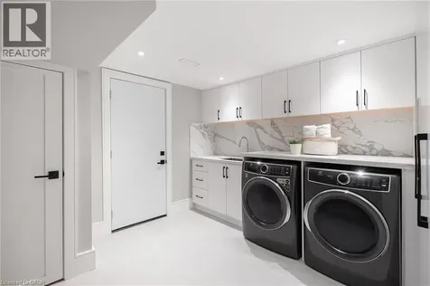 52 Roxborough Drive Toronto ON M4W 1X1