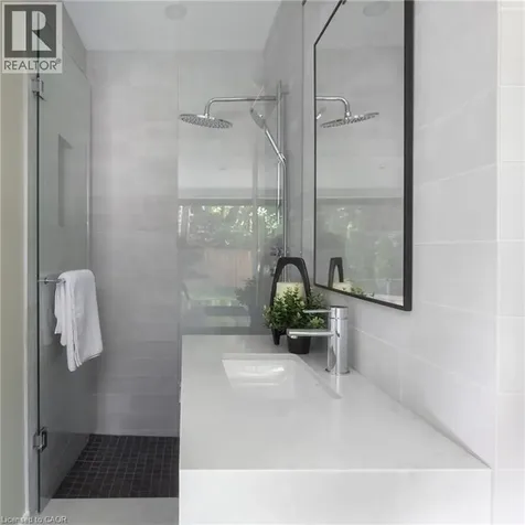 52 Roxborough Drive Toronto ON M4W 1X1