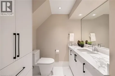 52 Roxborough Drive Toronto ON M4W 1X1