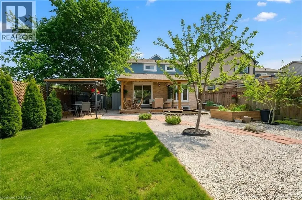 395 Maidstone Crescent Oakville ON L6M 1C1