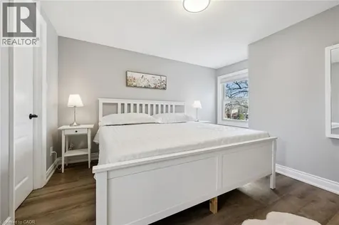 395 Maidstone Crescent Oakville ON L6M 1C1