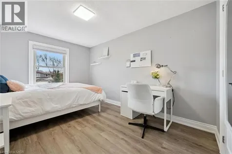395 Maidstone Crescent Oakville ON L6M 1C1