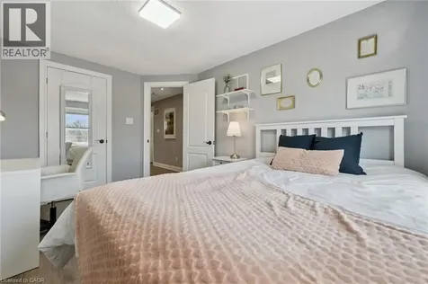 395 Maidstone Crescent Oakville ON L6M 1C1