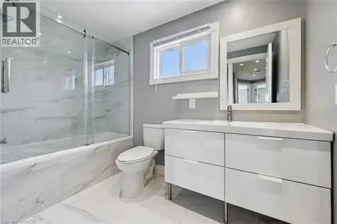 395 Maidstone Crescent Oakville ON L6M 1C1