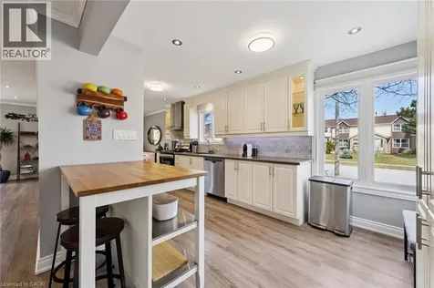 395 Maidstone Crescent Oakville ON L6M 1C1