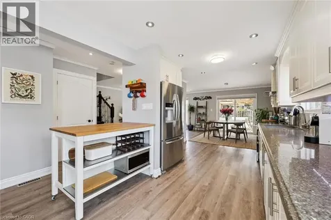 395 Maidstone Crescent Oakville ON L6M 1C1