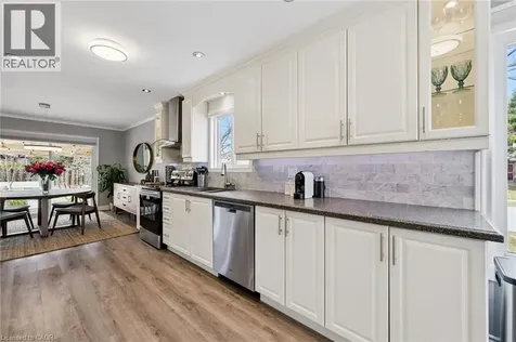 395 Maidstone Crescent Oakville ON L6M 1C1