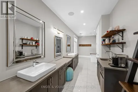 15 Tierney Drive Ottawa ON K2J 4W2