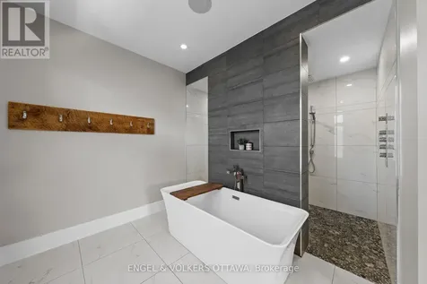 15 Tierney Drive Ottawa ON K2J 4W2