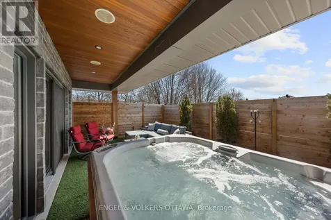 15 Tierney Drive Ottawa ON K2J 4W2