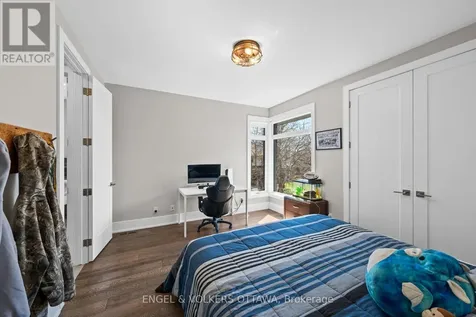 15 Tierney Drive Ottawa ON K2J 4W2