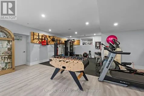 15 Tierney Drive Ottawa ON K2J 4W2