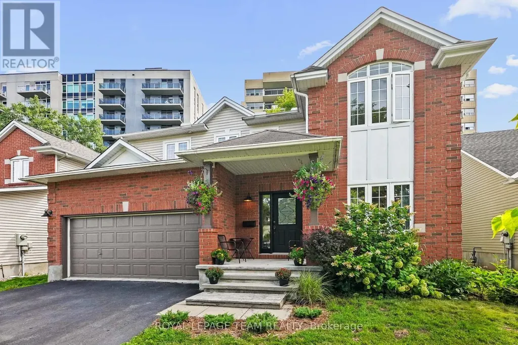 2122 Saunders Avenue Ottawa ON K2A 4C7