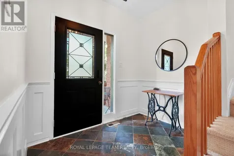 2122 Saunders Avenue Ottawa ON K2A 4C7