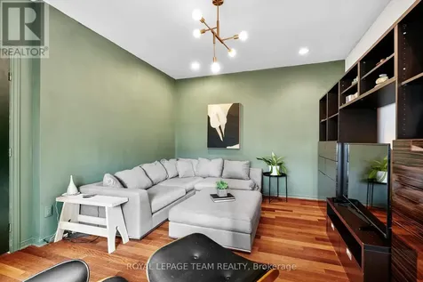 2122 Saunders Avenue Ottawa ON K2A 4C7