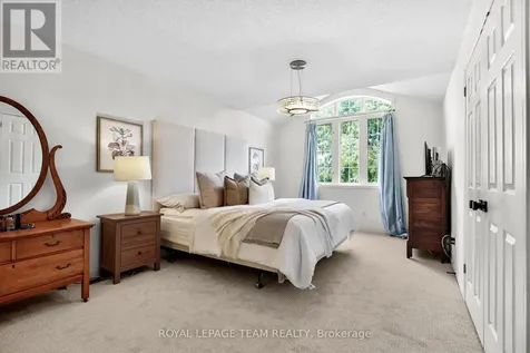 2122 Saunders Avenue Ottawa ON K2A 4C7