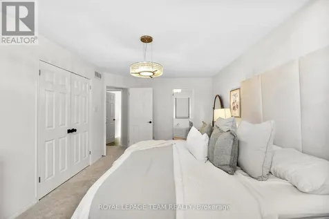 2122 Saunders Avenue Ottawa ON K2A 4C7