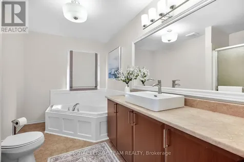 2122 Saunders Avenue Ottawa ON K2A 4C7