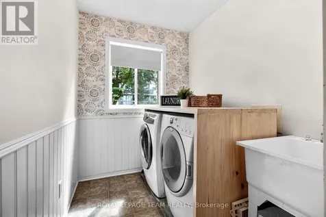 2122 Saunders Avenue Ottawa ON K2A 4C7