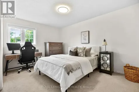 2122 Saunders Avenue Ottawa ON K2A 4C7