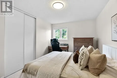 2122 Saunders Avenue Ottawa ON K2A 4C7
